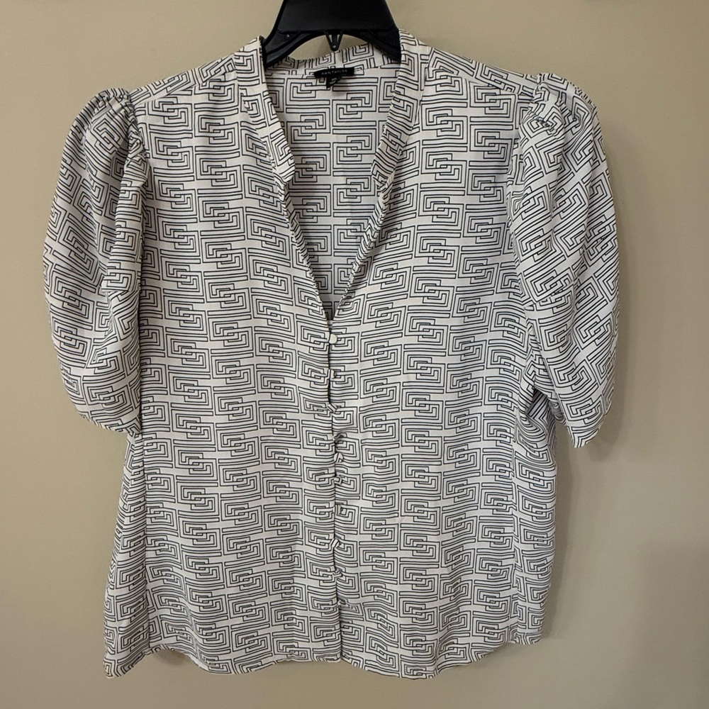 Ann Taylor Black and White Geometric Blouse